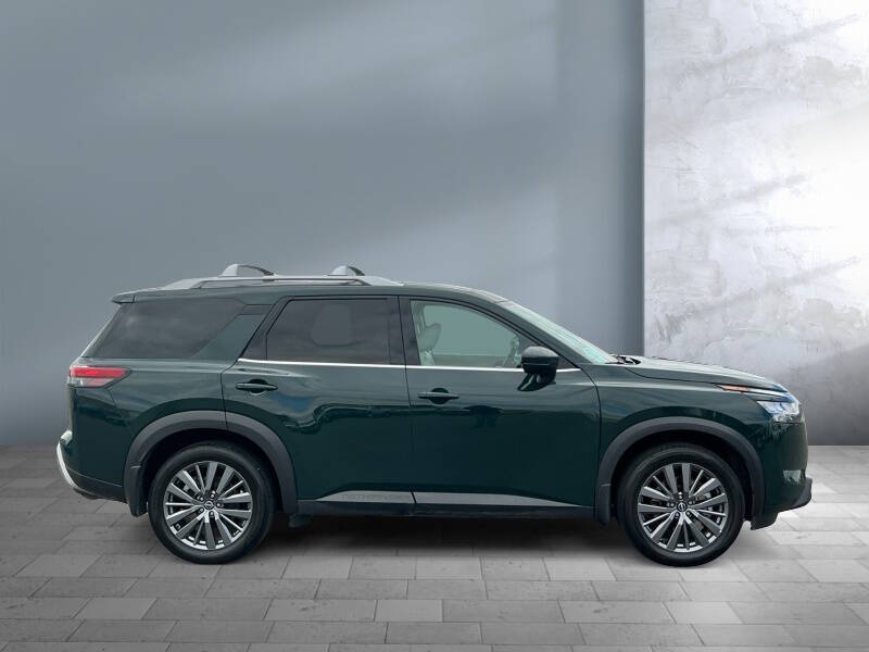 2023 Nissan Pathfinder SL