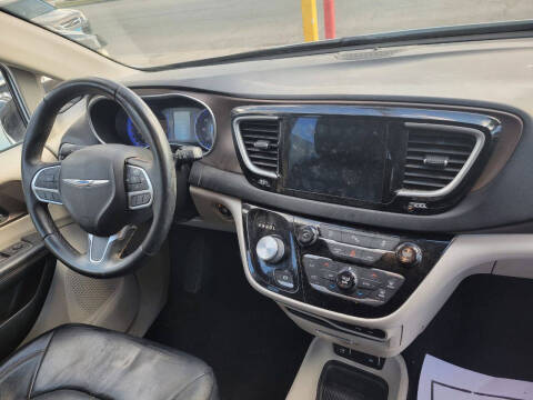 2017 Chrysler Pacifica Touring-L