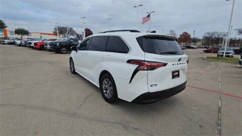 2021 Toyota Sienna LE 8-Passenger