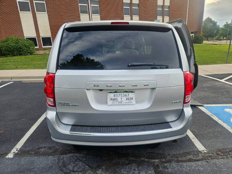 2011 Dodge Grand Caravan Crew