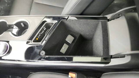 2024 Cadillac LYRIQ Luxury 1