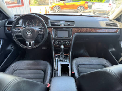 2012 Volkswagen Passat SEL Premium PZEV