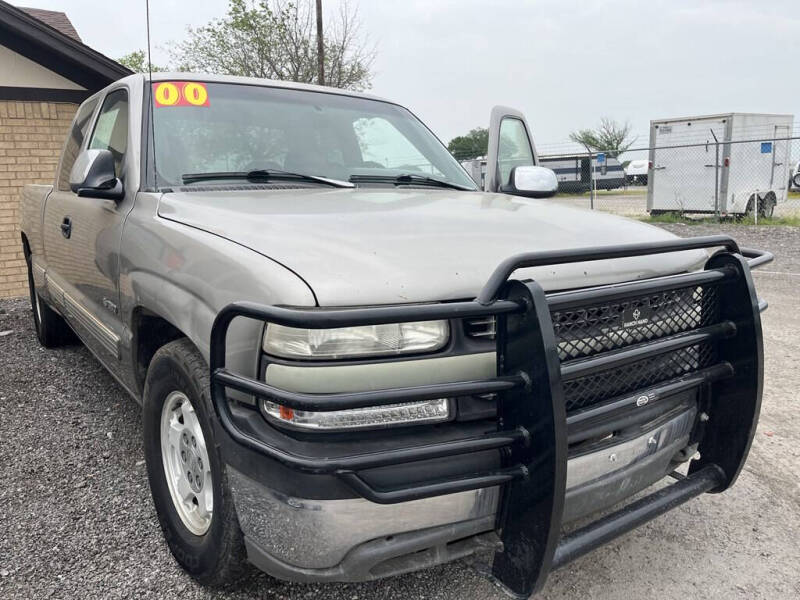 2000 Chevrolet Silverado's photo
