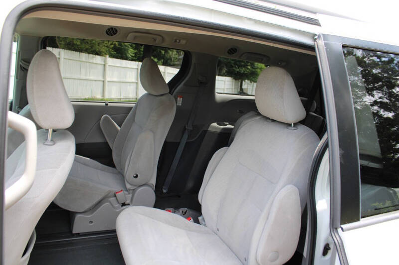 2015 Toyota Sienna LE 8-Passenger