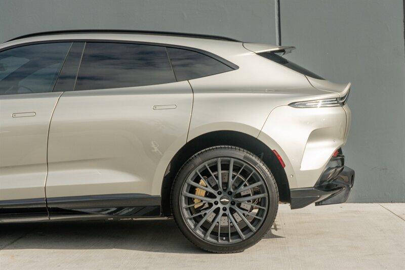 2023 Aston Martin DBX 707