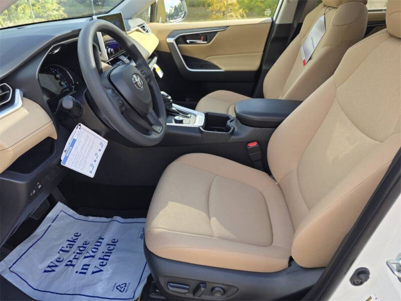 2025 Toyota RAV4 Hybrid XLE