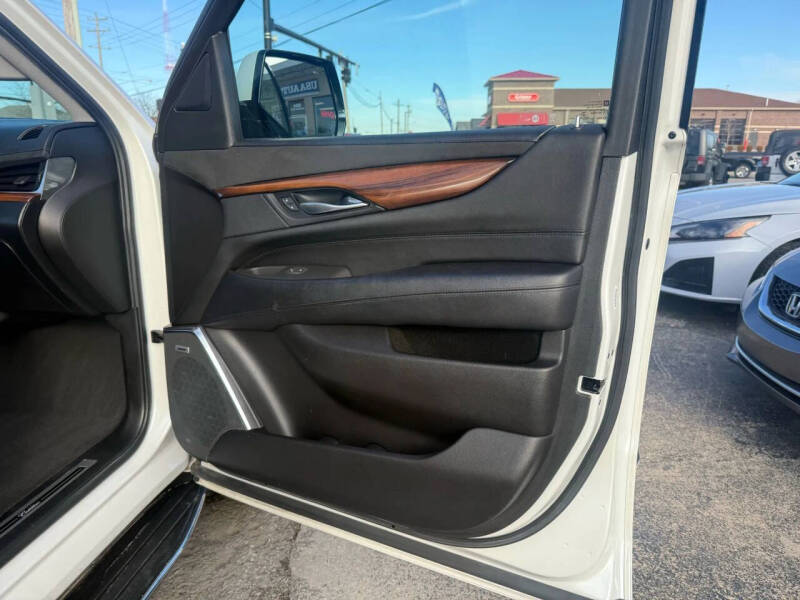 2017 Cadillac Escalade ESV Luxury