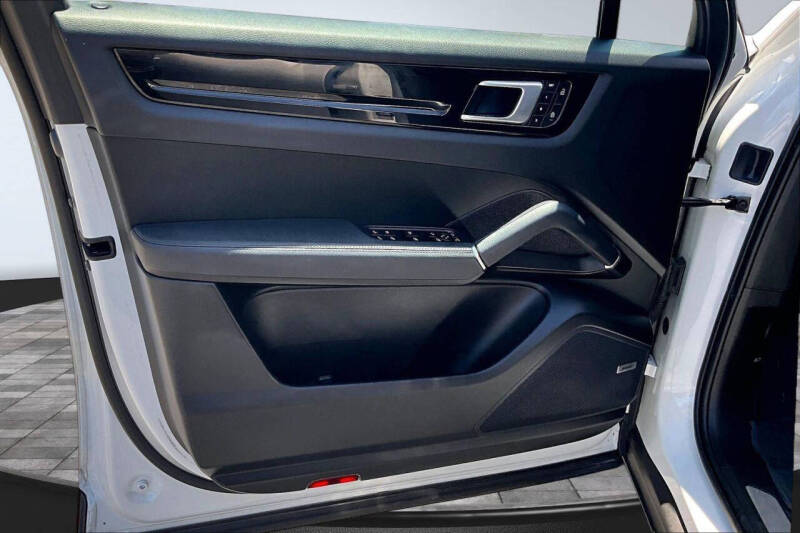 2022 Porsche Cayenne Platinum Edition