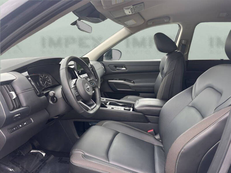 2025 Nissan Pathfinder SL