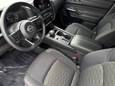 2025 Nissan Pathfinder S