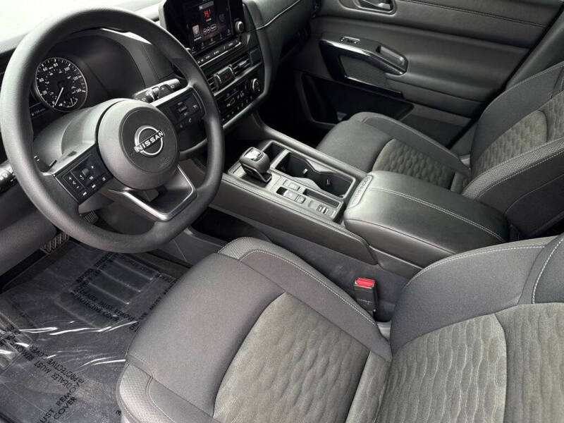 2025 Nissan Pathfinder S