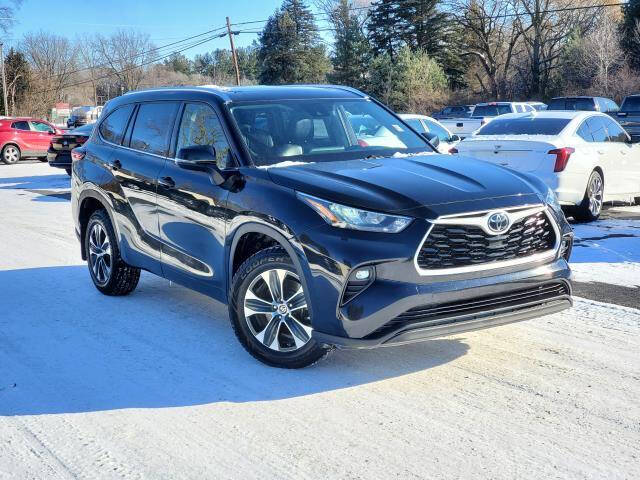 2021 Toyota Highlander for sale at Miller Auto Sales in Saint Louis MI