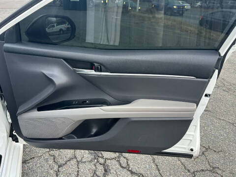 2020 Toyota Camry SE