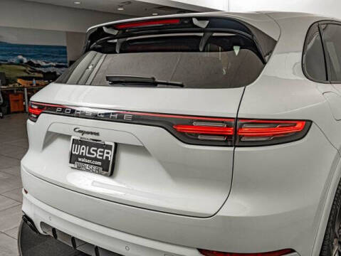 2023 Porsche Cayenne Platinum Edition