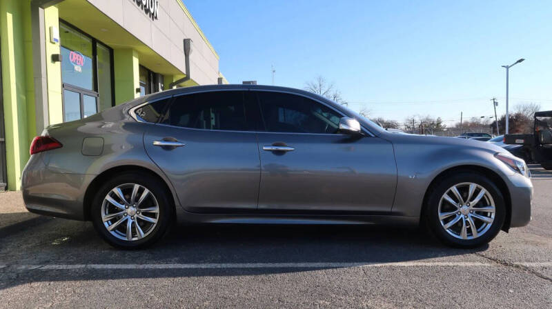 2017 Infiniti Q70 3.7