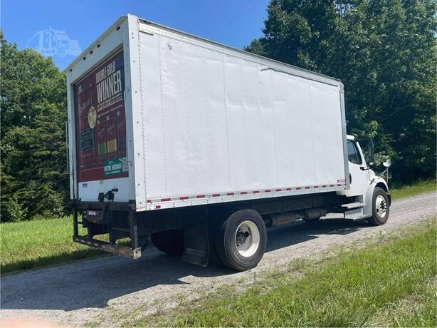 2017 Freightliner Business class M2