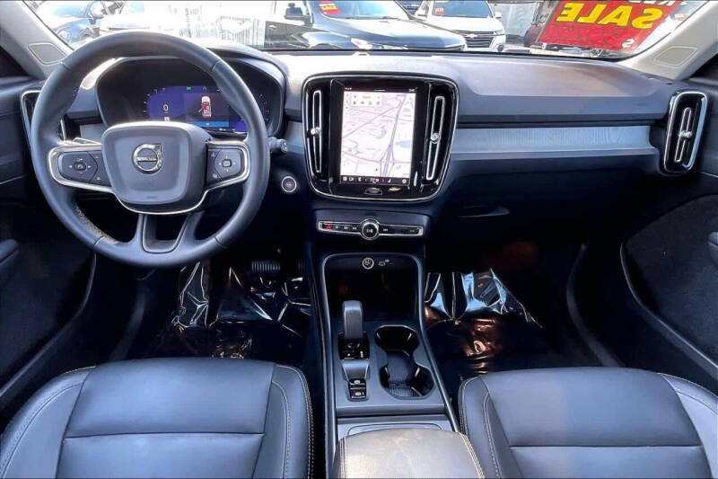 2024 Volvo XC40 B5 Core Bright Theme