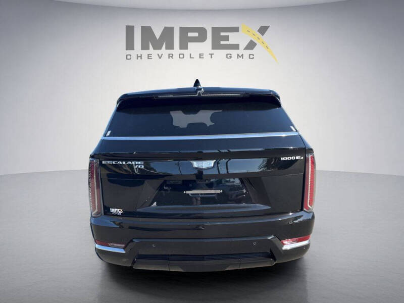 2025 Cadillac Escalade IQ Luxury 2