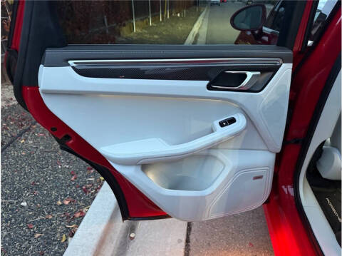 2020 Porsche Macan Turbo