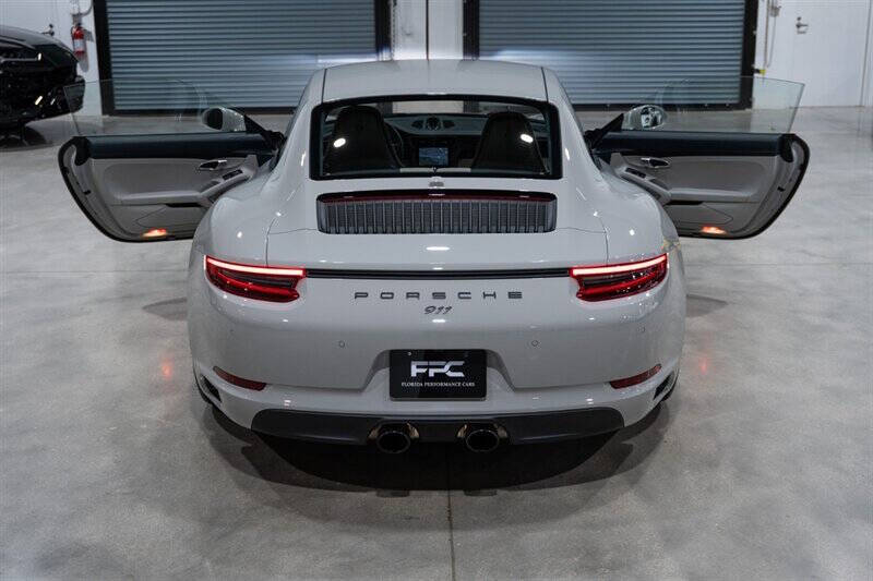 2019 Porsche 911 Carrera GTS