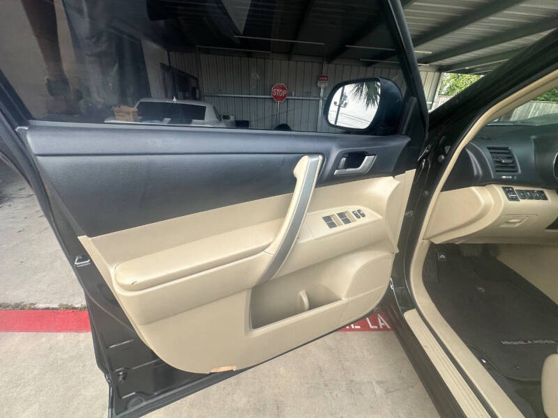 2013 Toyota Highlander SE