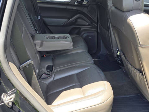 2017 Porsche Cayenne S E-Hybrid Platinum Edition
