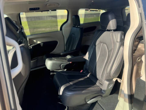 2017 Chrysler Pacifica Touring-L