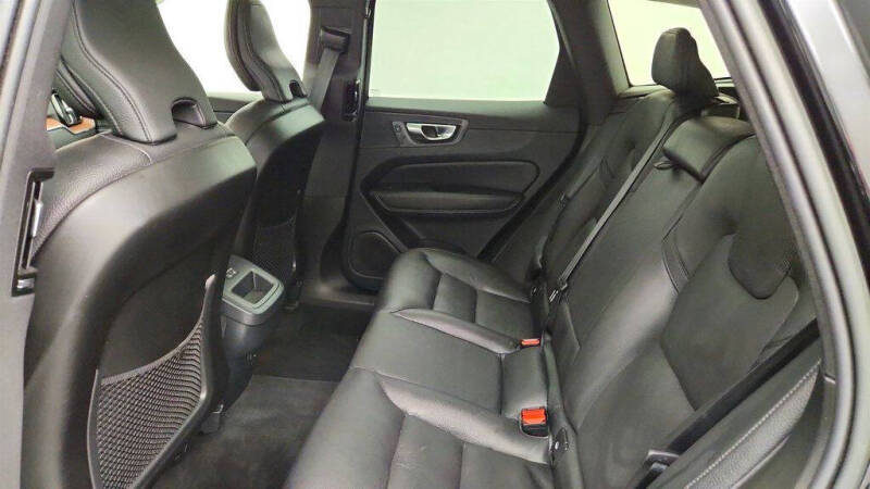 2023 Volvo XC60 B5 Plus Dark Theme