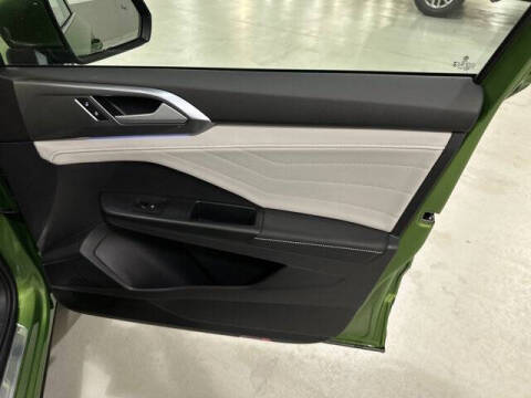 2025 Volkswagen Taos SEL 4Motion