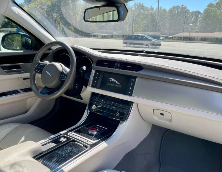 2017 Jaguar XF 35t Prestige