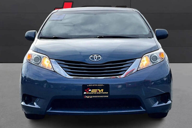 2017 Toyota Sienna LE 8-Passenger