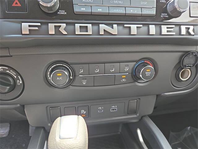 2025 Nissan Frontier SV