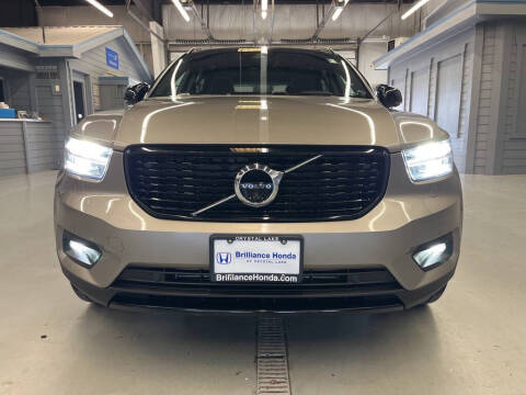 2022 Volvo XC40 T5 R-Design