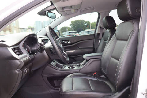 2023 GMC Acadia SLT