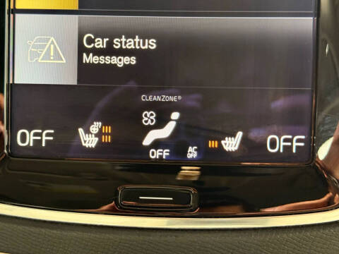 2020 Volvo XC90 T6 Momentum 6-Passenger