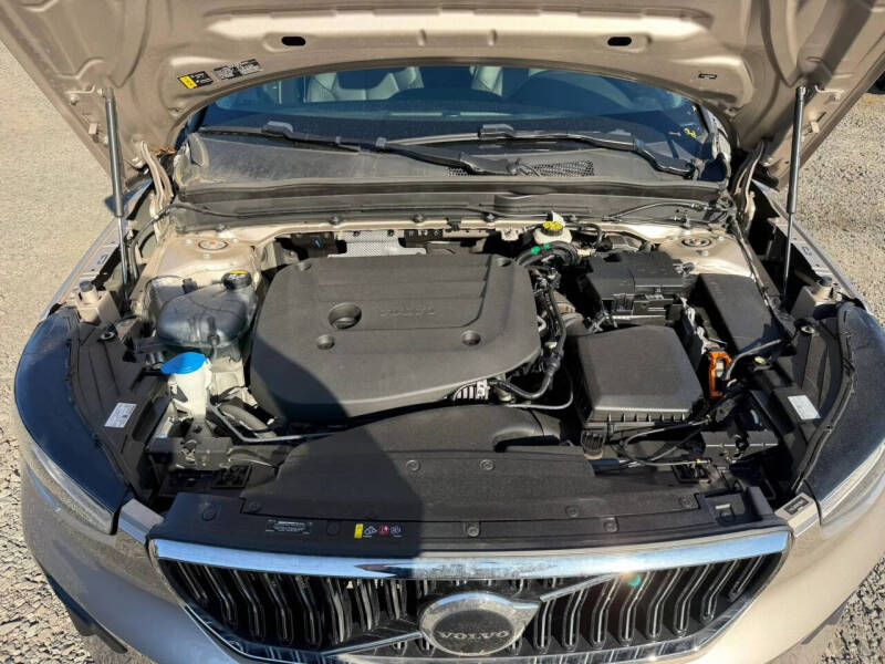 2024 Volvo XC40 B5 Plus Bright Theme
