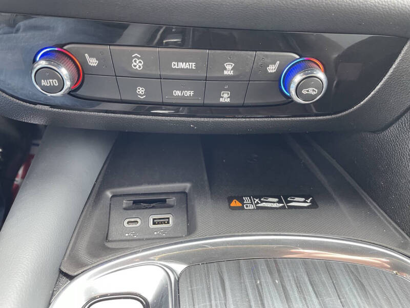 2023 Buick Enclave Essence