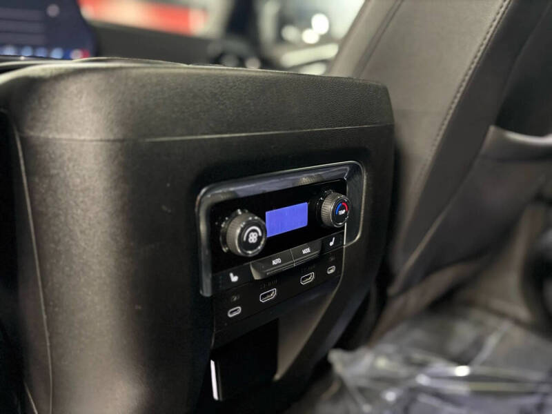 2025 Chevrolet Suburban RST