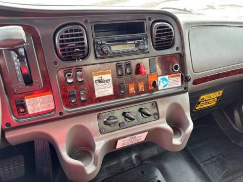 2014 Freightliner M2 106