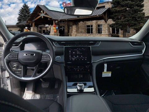 2023 Jeep Grand Cherokee Laredo