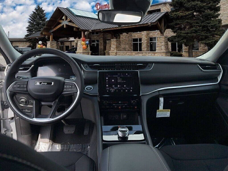 2023 Jeep Grand Cherokee Laredo