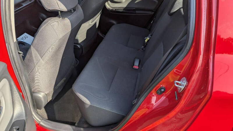 2015 Toyota Yaris 5-Door SE