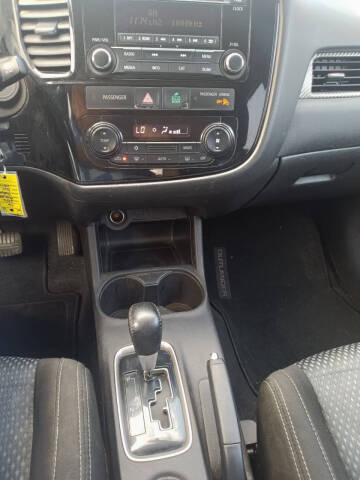 2016 Mitsubishi Outlander ES