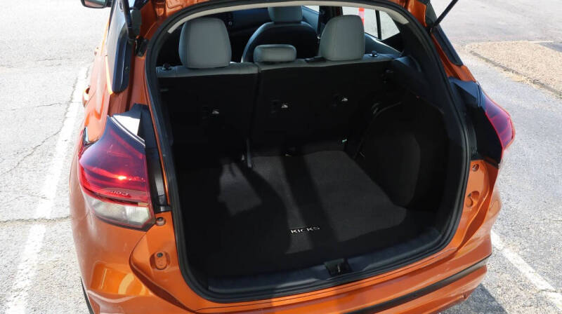 2023 Nissan Kicks SR