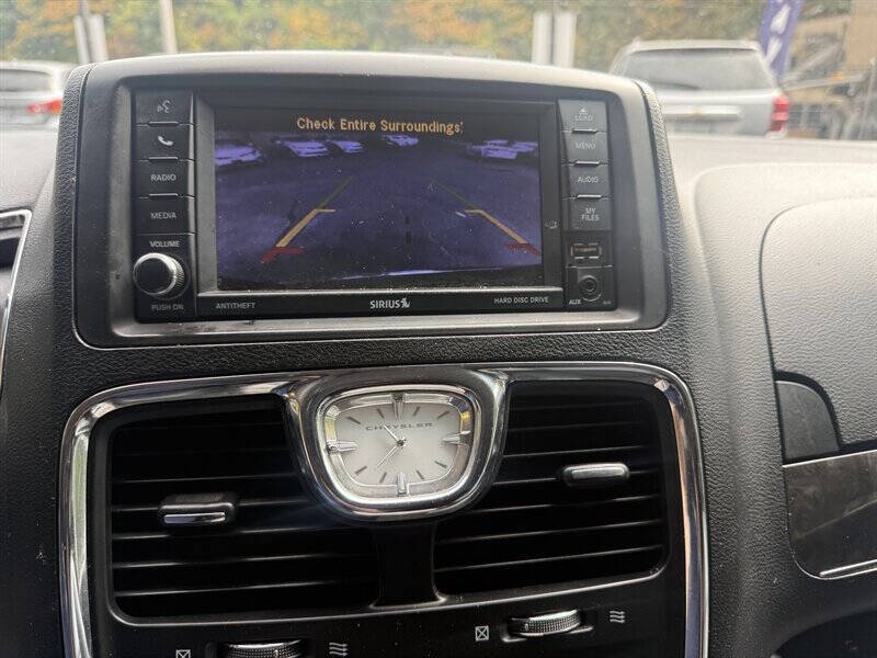 2015 Chrysler Town and Country Touring