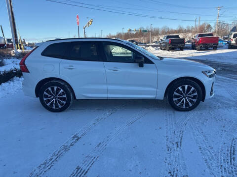 2025 Volvo XC60 B5 Core Dark Theme