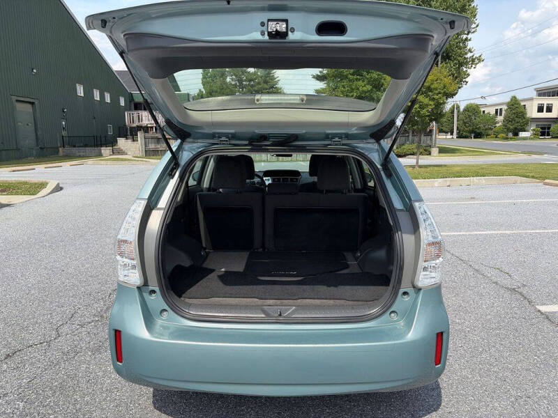 2014 Toyota Prius v Three