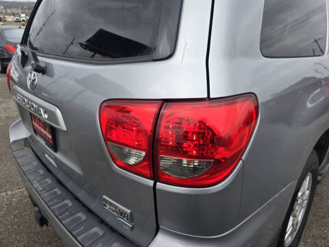 2011 Toyota Sequoia SR5