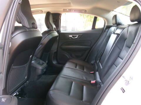 2024 Volvo S60 B5 Plus Dark Theme