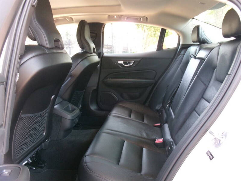 2024 Volvo S60 B5 Plus Dark Theme